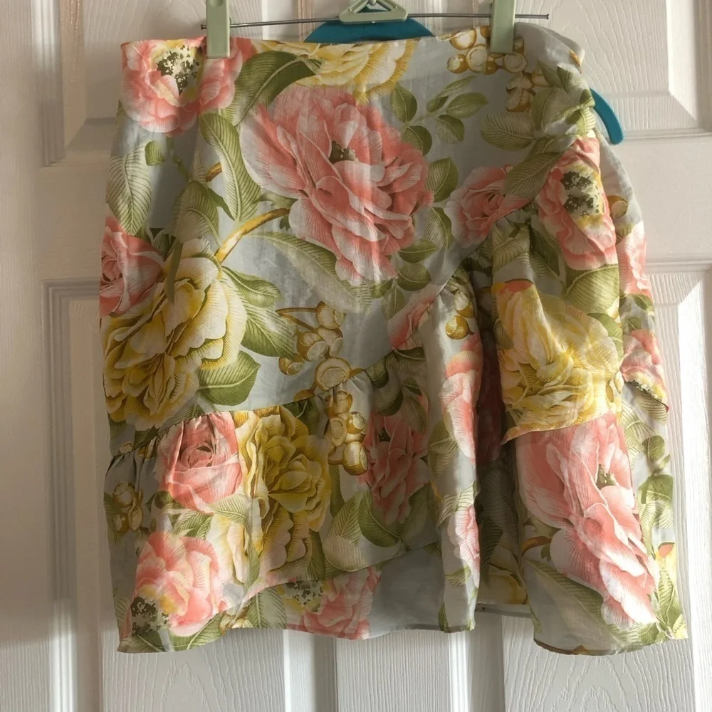 NWT Express High Waisted Asymmetrical Ruffle Mini Skirt in size 12 - Picture 2 of 12